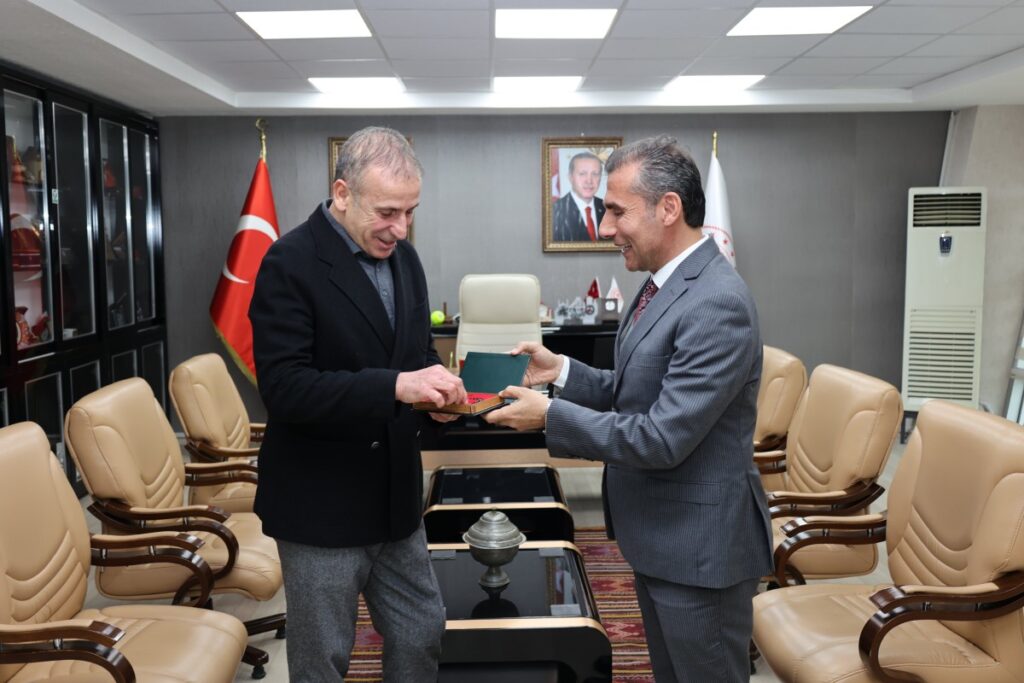 Adıyaman Gençlik ve Spor İl Müdürü Fikret Keleş, Teknik Direktör Abdullah Avcı’yı ağırladı