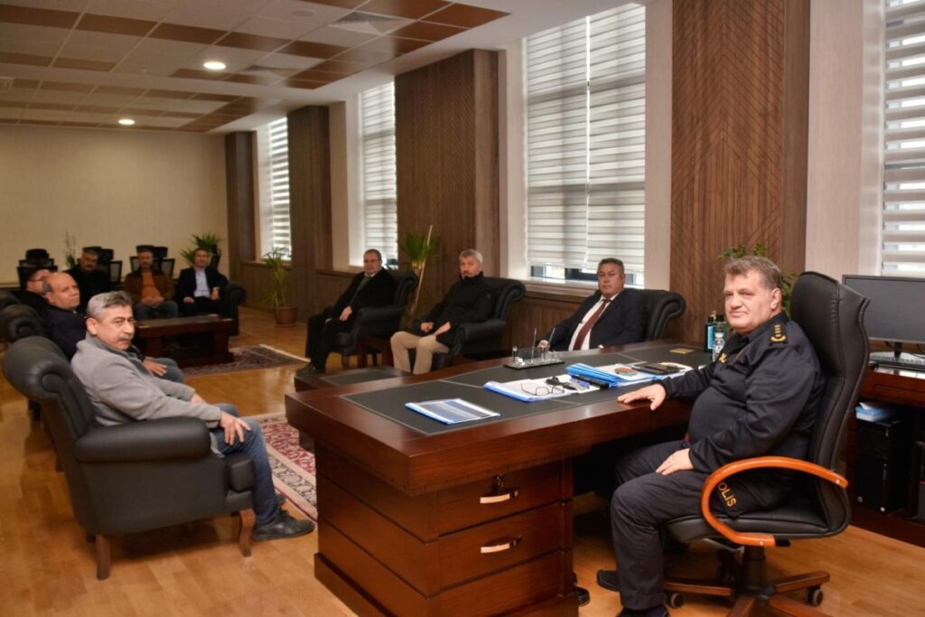 Adıyaman Şoförler Odası ve esnaf temsilcilerinden Emniyet Müdürü Alper Uzman’a ziyaret