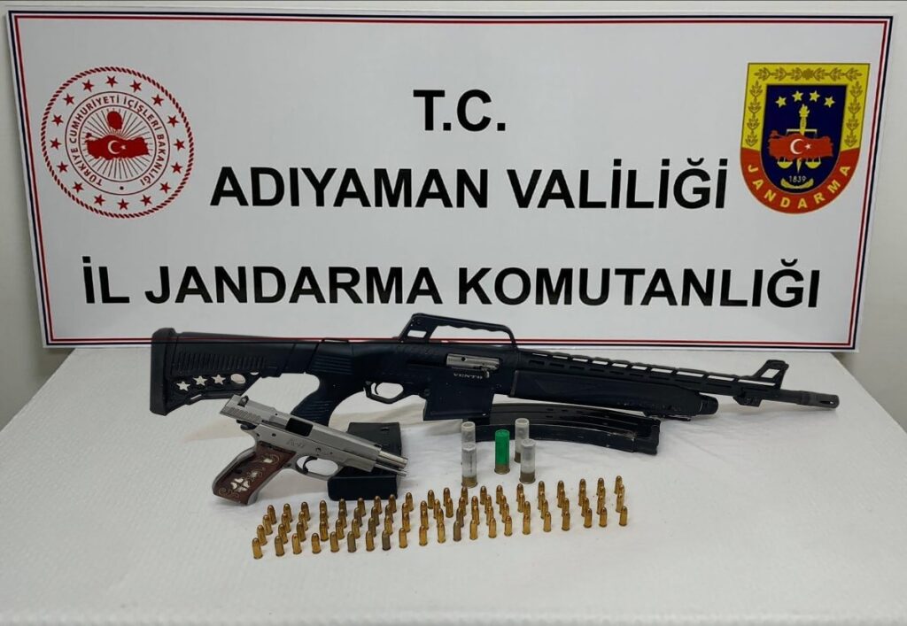Adıyaman’da Jandarma operasyonu: Çalıntı tabanca ve ruhsatsız silah ele geçirildi