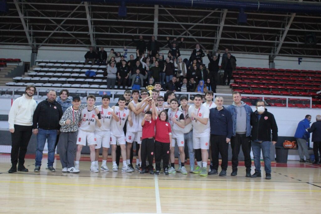 Akyazı Asaş Basketbol Takımı U18’de ‘Namağlup Şampiyon’