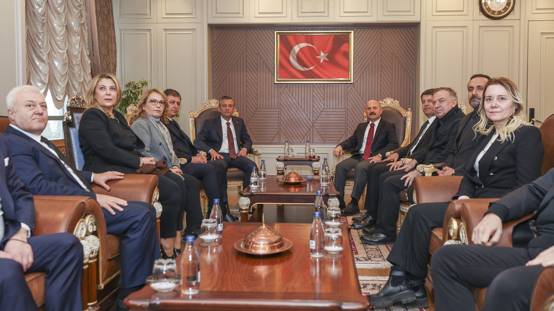 CHP Genel Başkanı Özgür Özel Adıyaman’da resmi ziyaretlerde bulundu