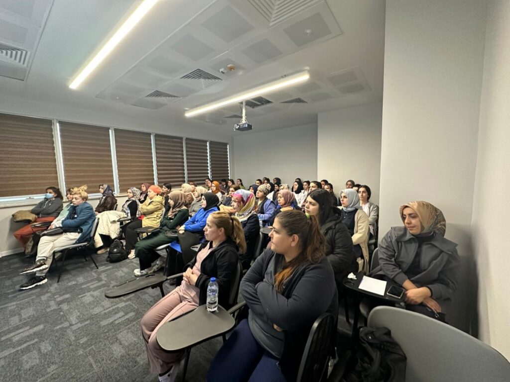 Ebe ve hemşirelere hizmet içi eğitim verildi