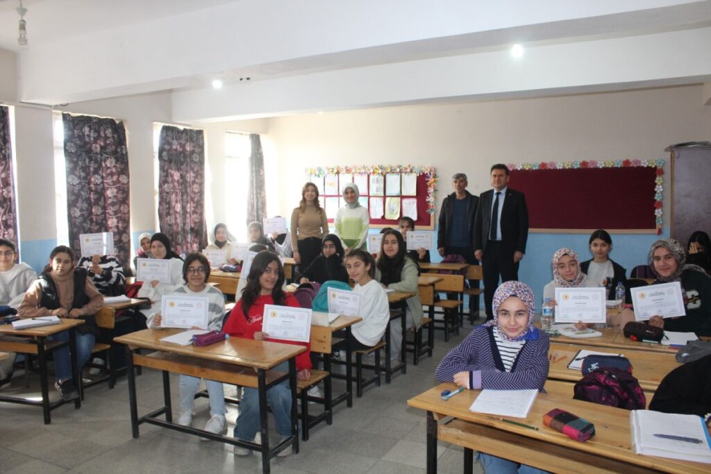 Kahta’da ‘LGS Stresini Yeteneklerimle Yeniyorum’ katılımcılarına teşekkür belgesi