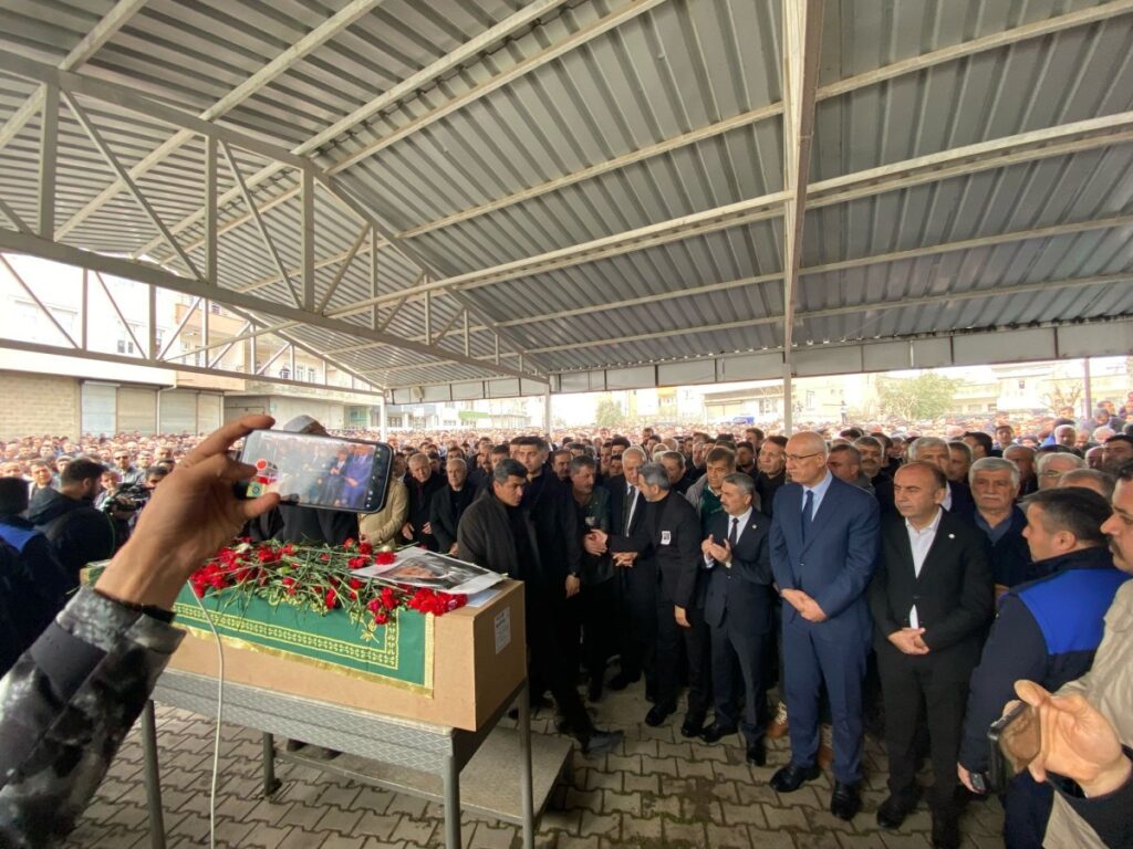 Kahtalı Mıçe’nin cenaze töreninde organizasyon eksikliği tepki çekti