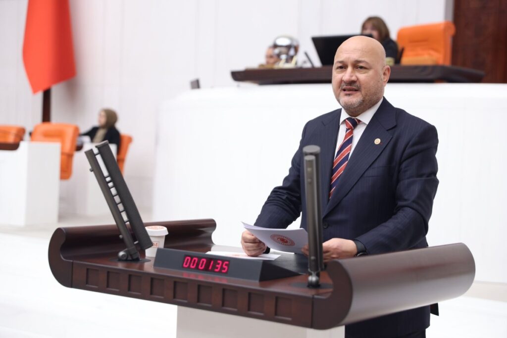 Kurt, deprem bölgesindeki çalışmalar hakkında bilgi verdi