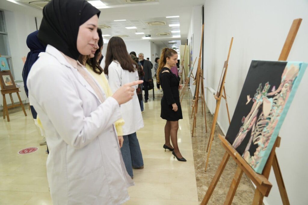 Adıyaman Üniversitesi Tıp Fakültesinde ‘Anatomide Sanat’ sergisi açıldı