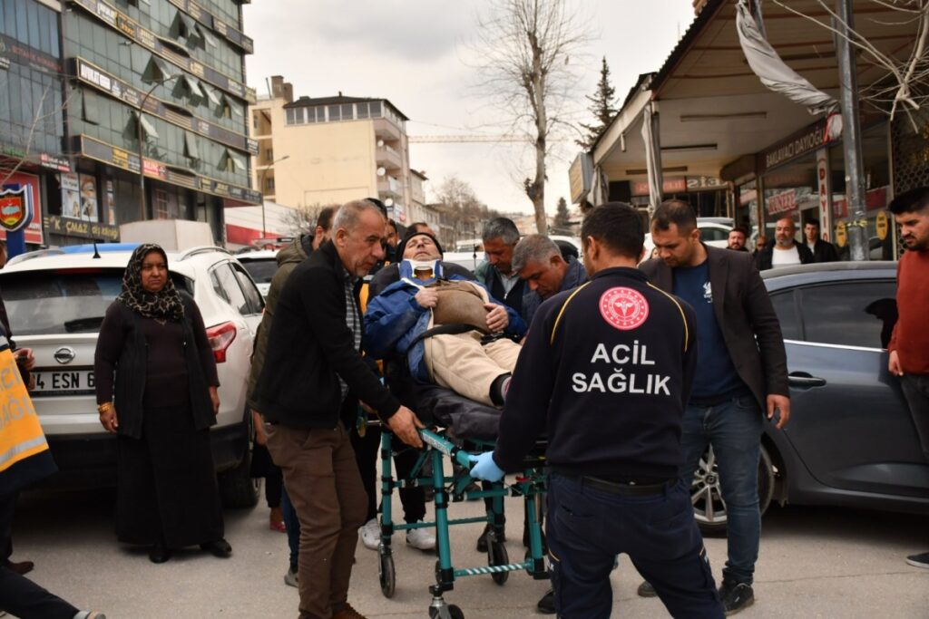Adıyaman’da iki ayrı kazada 3 kişi yaralandı