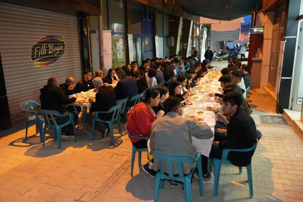 Başkan Tutdere, gençlerle iftar sofrasında buluştu