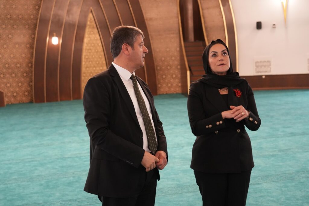 Başkan Tutdere ve Yüceer, Kent Meydanı Camii’nde incelemelerde bulundu