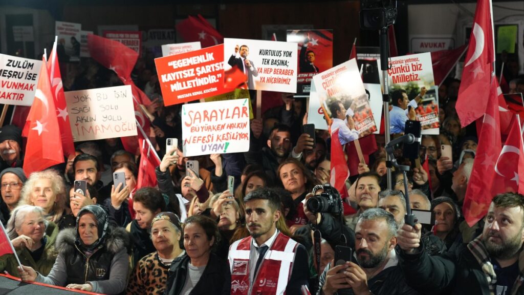 CHP’lilerden İmamoğlu’na destek mitingi