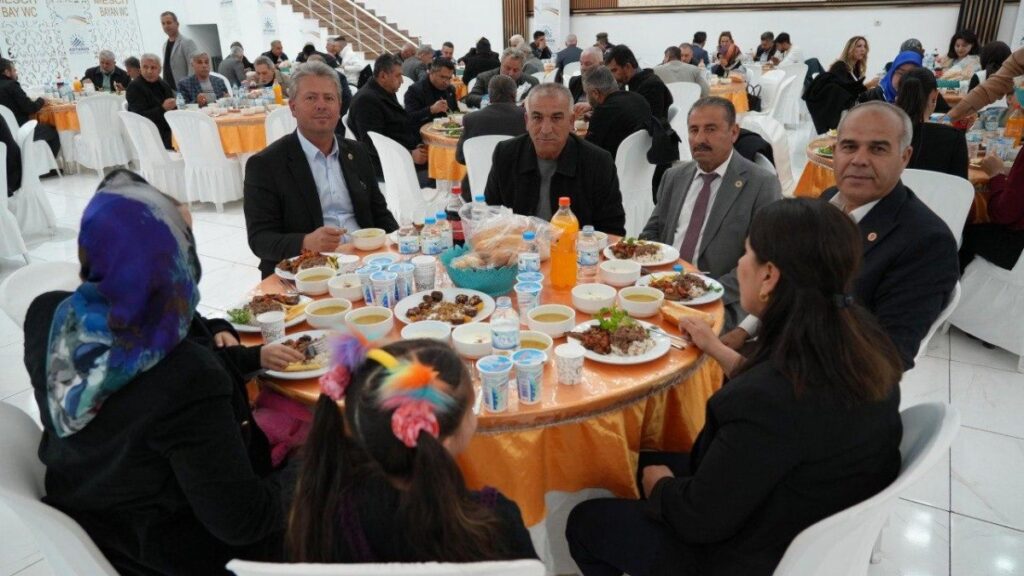 STK’ların katılımıyla düzenlenen ‘Birlik İftarı’nda ortak sofra kuruldu
