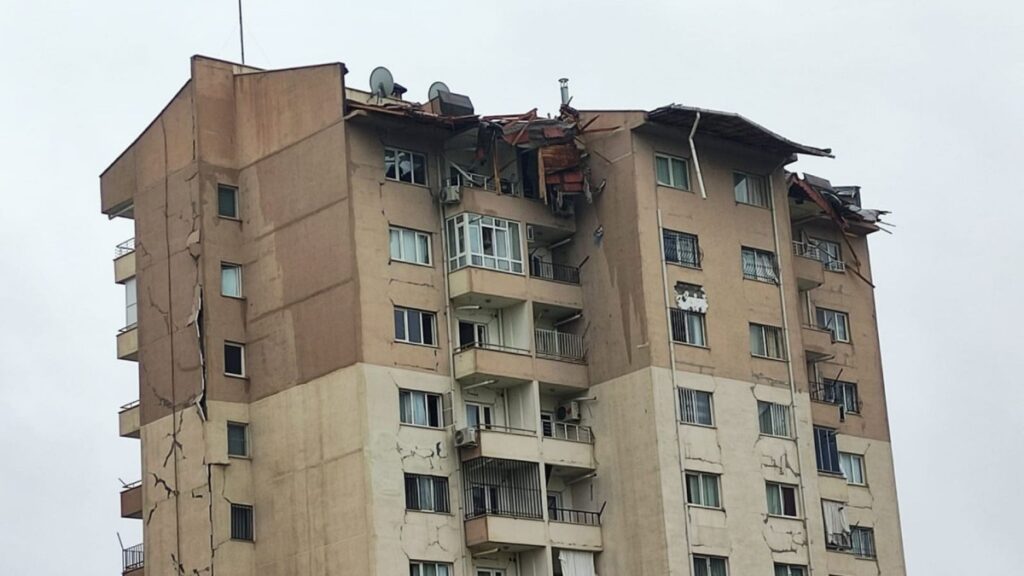 TOKİ Mağdurları: ‘Mahkeme Kararına Rağmen Ağır Hasarlı Binada Yaşamaya Zorlanıyoruz’