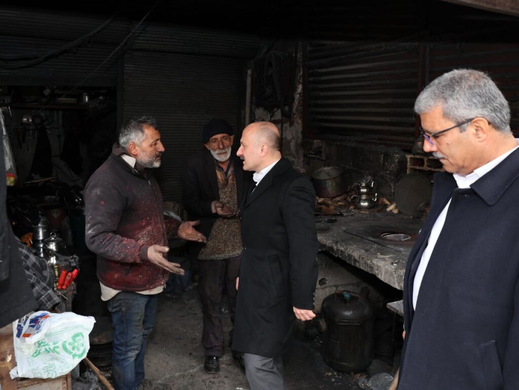 Vali Varol, Oturakçı Pazarı’nı ziyaret etti