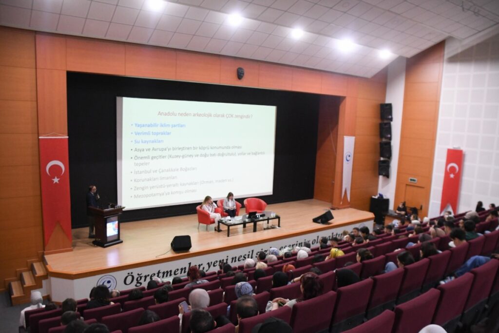 ADYÜ’de ‘Turizm ve Stratejiler’ paneli: ‘Nemrut’un gölgesinde marka şehir vurgusu’