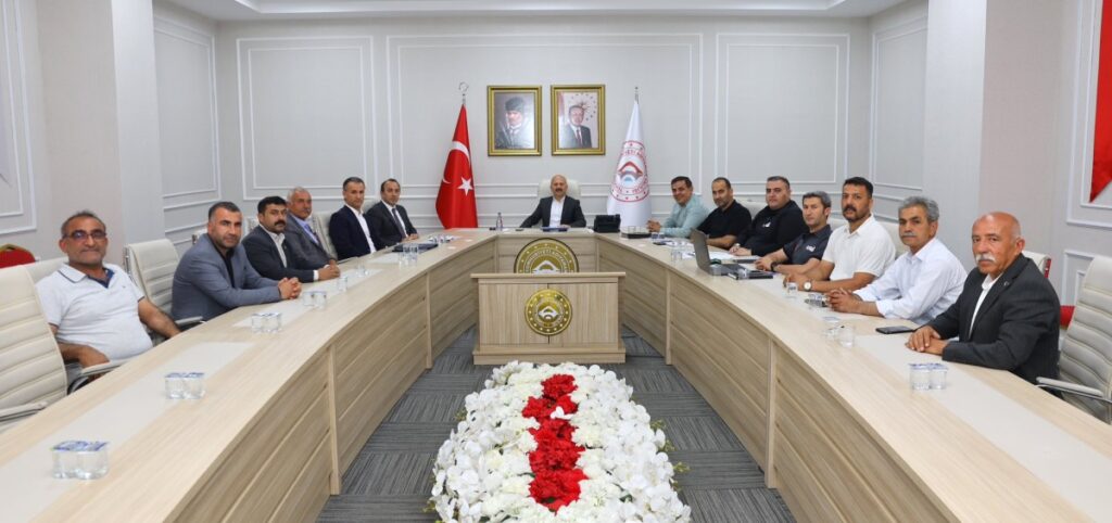 Vali Osman Varol, Köy Muhtarlarıyla Görüştü: Sorunlar ve çözüm önerileri masaya yatırıldı