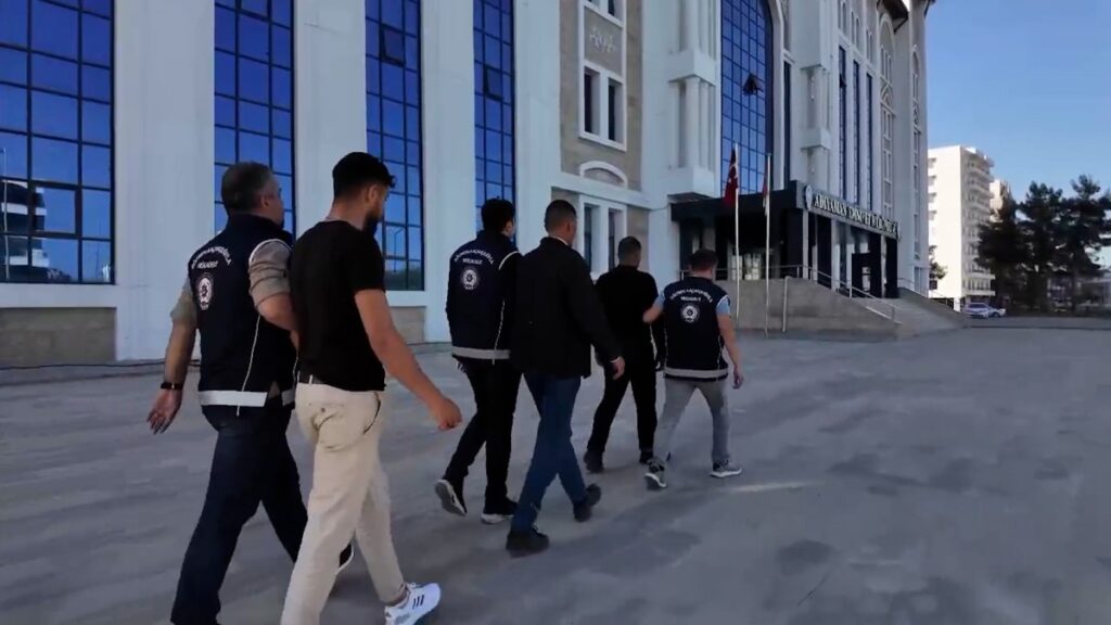 Adıyaman’da düzensiz göçmenler sınır dışı edildi