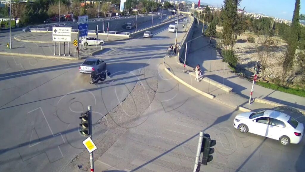 Adıyaman’da KGYS kameralarına yansıyan ilginç trafik kazaları