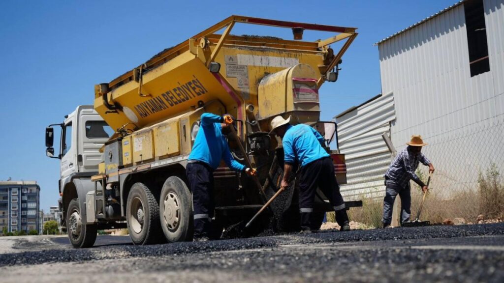 Adıyaman’da yol ve kaldırım çalışmaları aralıksız sürüyor