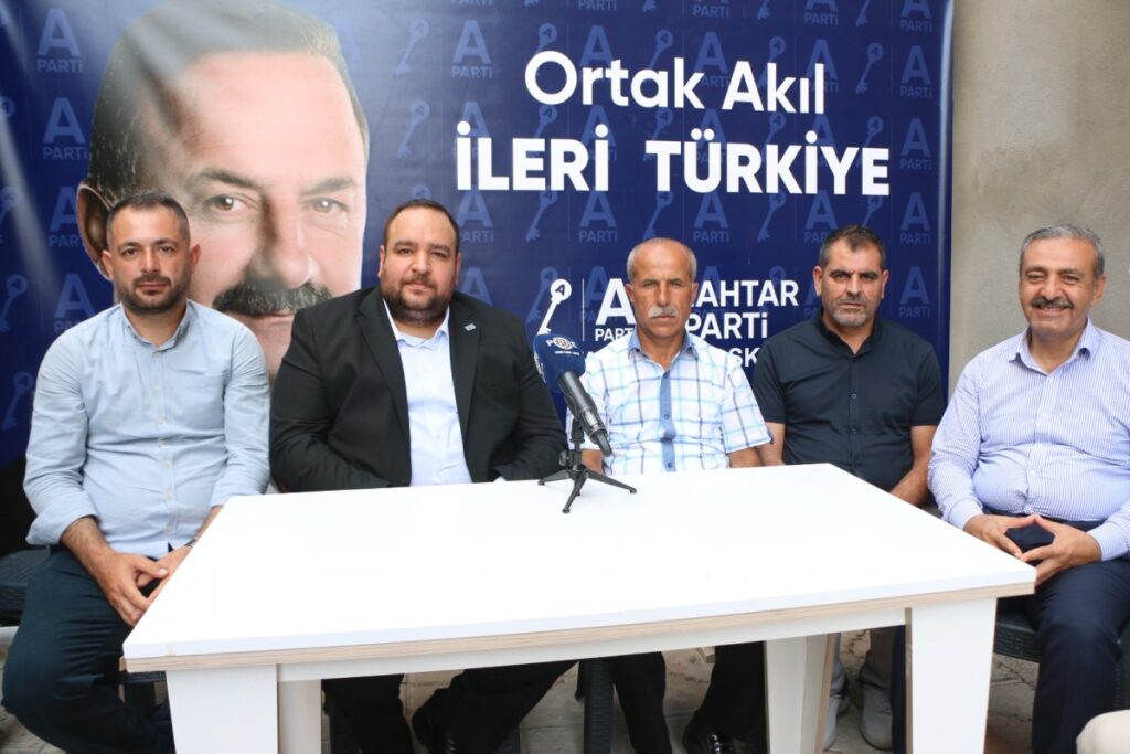 Anahtar Parti İl Başkanı Emircan Ahmet Alsan: ‘Kilitlenmiş tüm sorunlara anahtar olacağız’