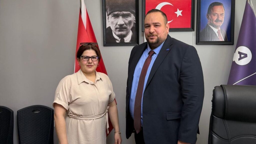 Anayol Partisi Adıyaman İl Başkanı Sevgi Kırıkdaş ve yönetimi Anahtar Parti’ye katıldı
