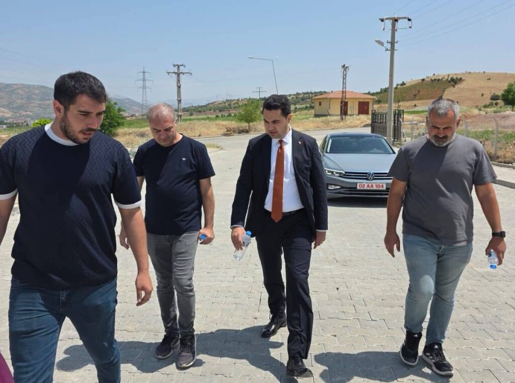 Kaymakam Seyhan, OSB yolunda incelemelerde bulundu