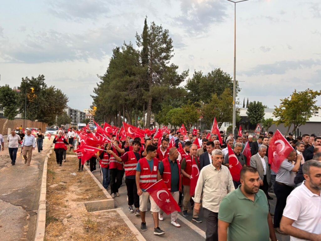 Adıyaman’da 15 Temmuz etkinlikleri düzenlendi: Kızılay’dan vatandaşlara ikram