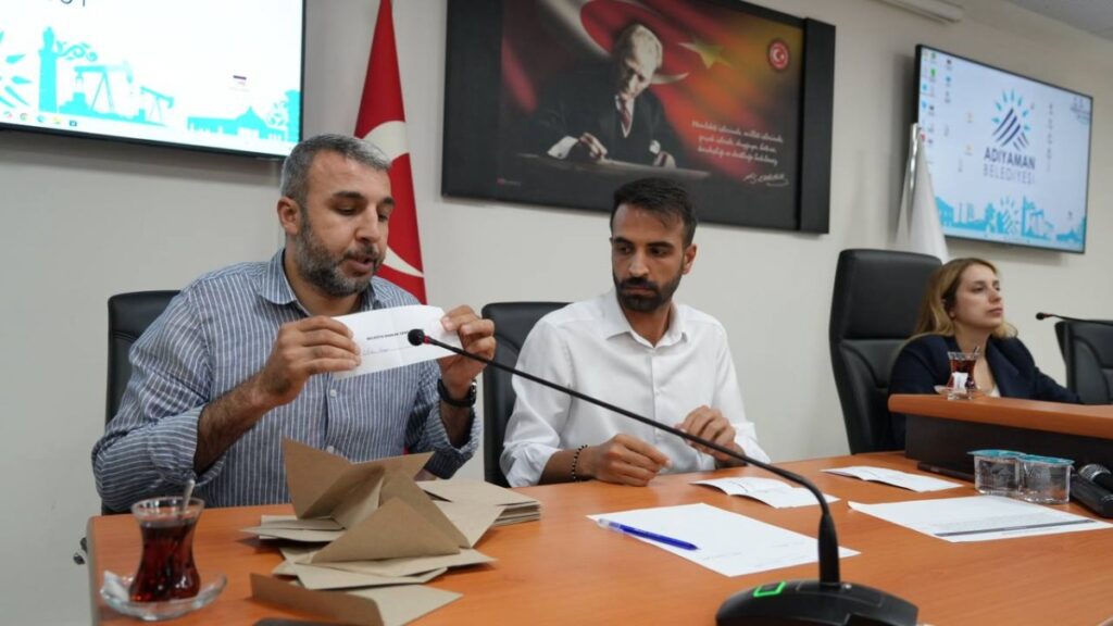 AK Partili meclis üyesi CHP’ye geçti: Ufuk Bayır Adıyaman Belediyesi Başkan Vekilliği’ne seçildi
