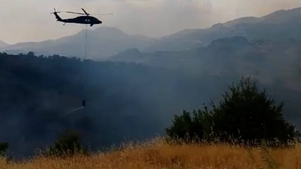 Orman yangını helikopter desteğiyle kontrol altına alındı