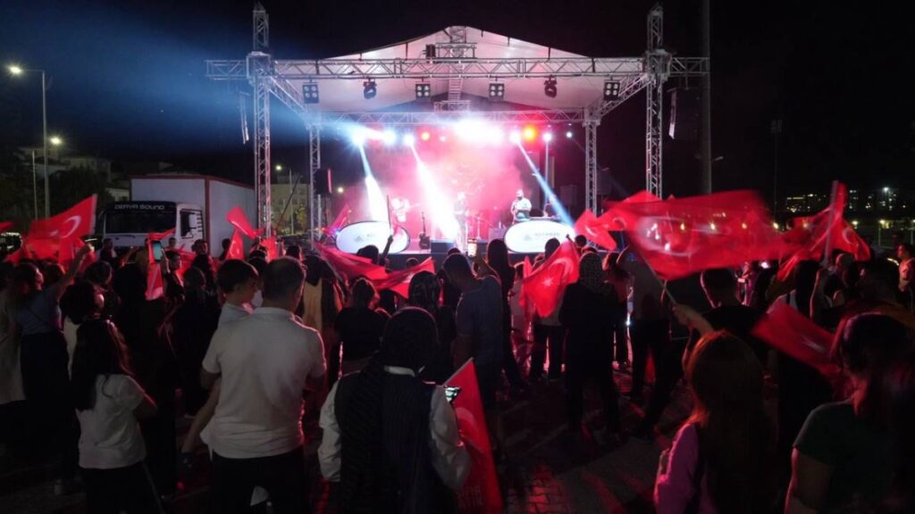 Adıyaman’da ‘30 Ağustos Zafer Bayramı’ konserine yoğun ilgi