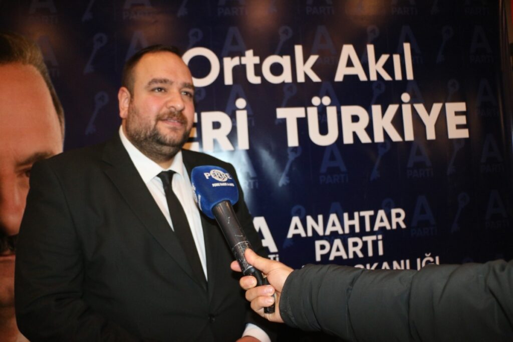 Anahtar Parti İl Başkanı Alsan’dan komisyon tepkisi: ‘Dün lanetlediğinizle bugün masadasınız’