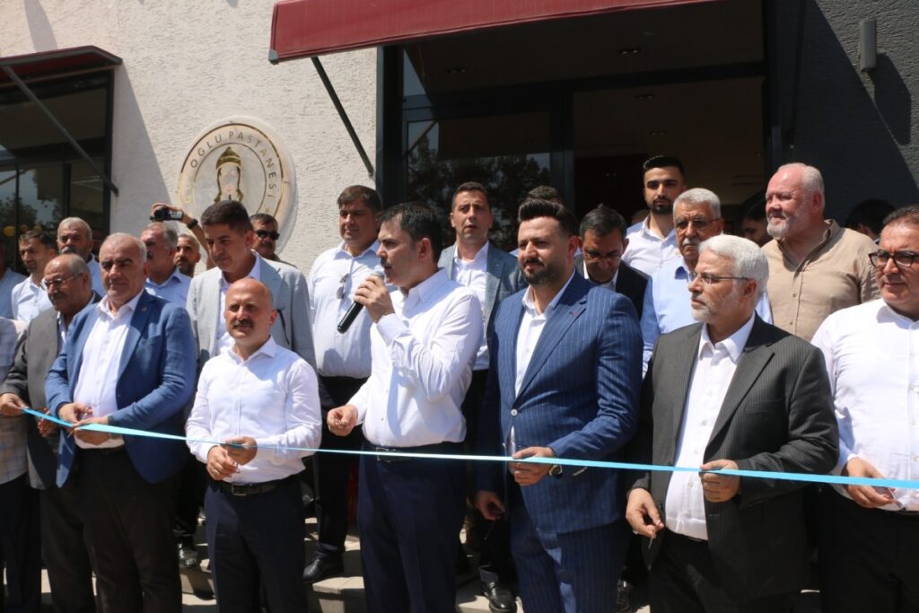 Bakan Murat Kurum Adıyaman Kent Meydanı’nda iki iş yerinin açılışını yaptı