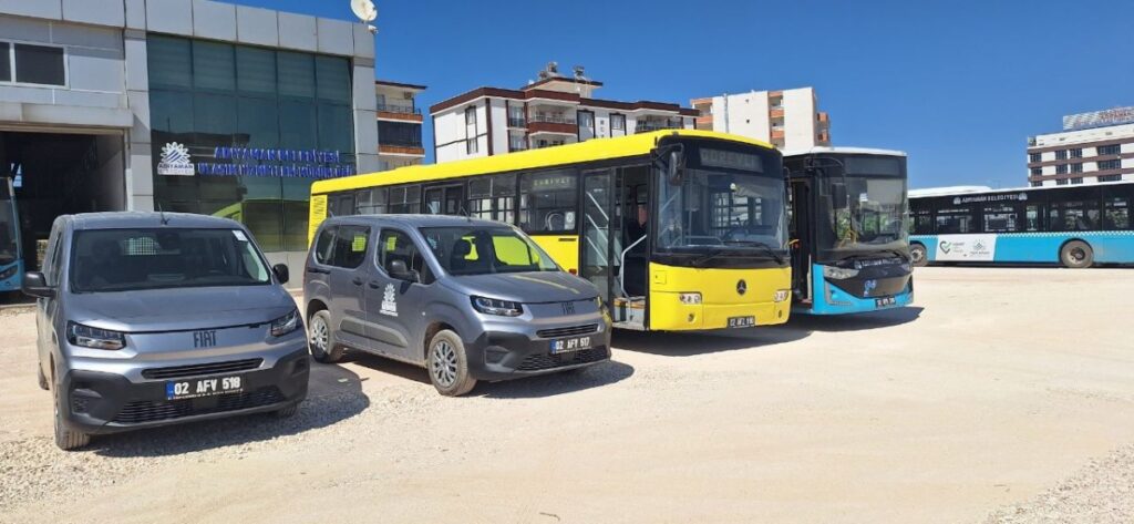 Bursa, Muğla ve Tekirdağ Büyükşehir Belediyelerinden Adıyaman’a araç desteği