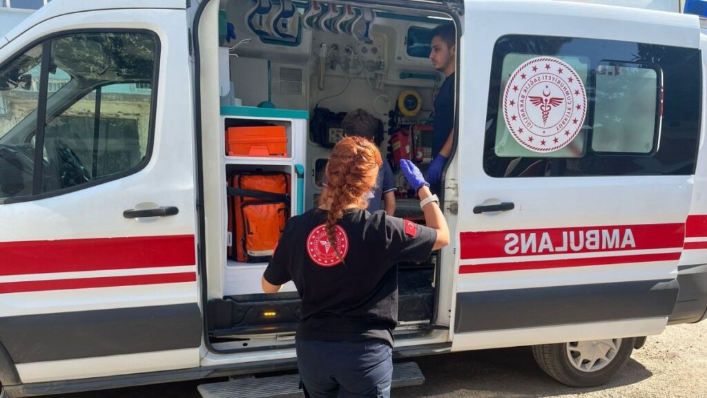 Kahta’da olay yerine giden polis aracı kaza yaptı: 4’ü polis 5 yaralı