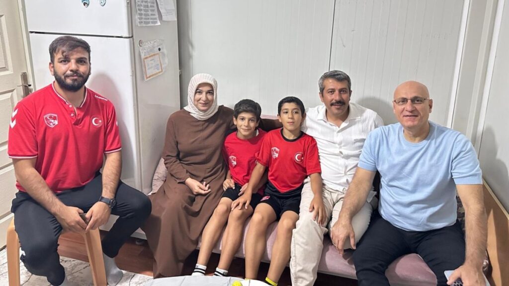 Şampiyon Evlatların Arkasında Fedakâr Aileler Var