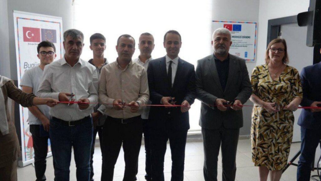 Adıyaman Belediyesi, Dijital Gençlik Merkezi’ni hizmete açtı
