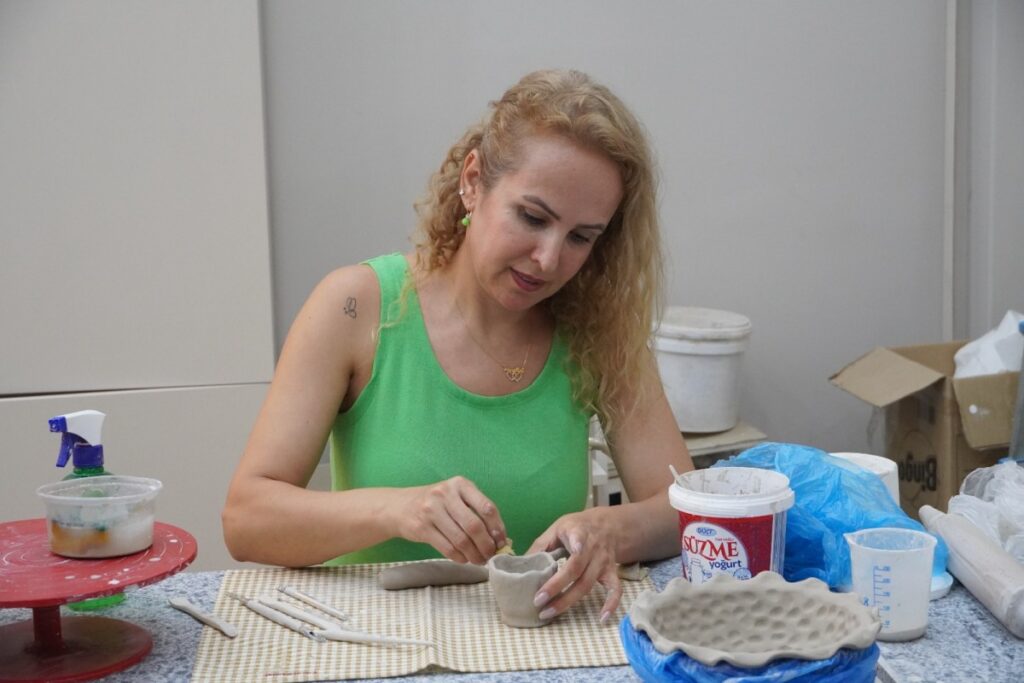 Adıyamanlı yazar ve programcı Nazan Taştan Yapıcı, seramik atölyesi Coco Mamiel’i açtı