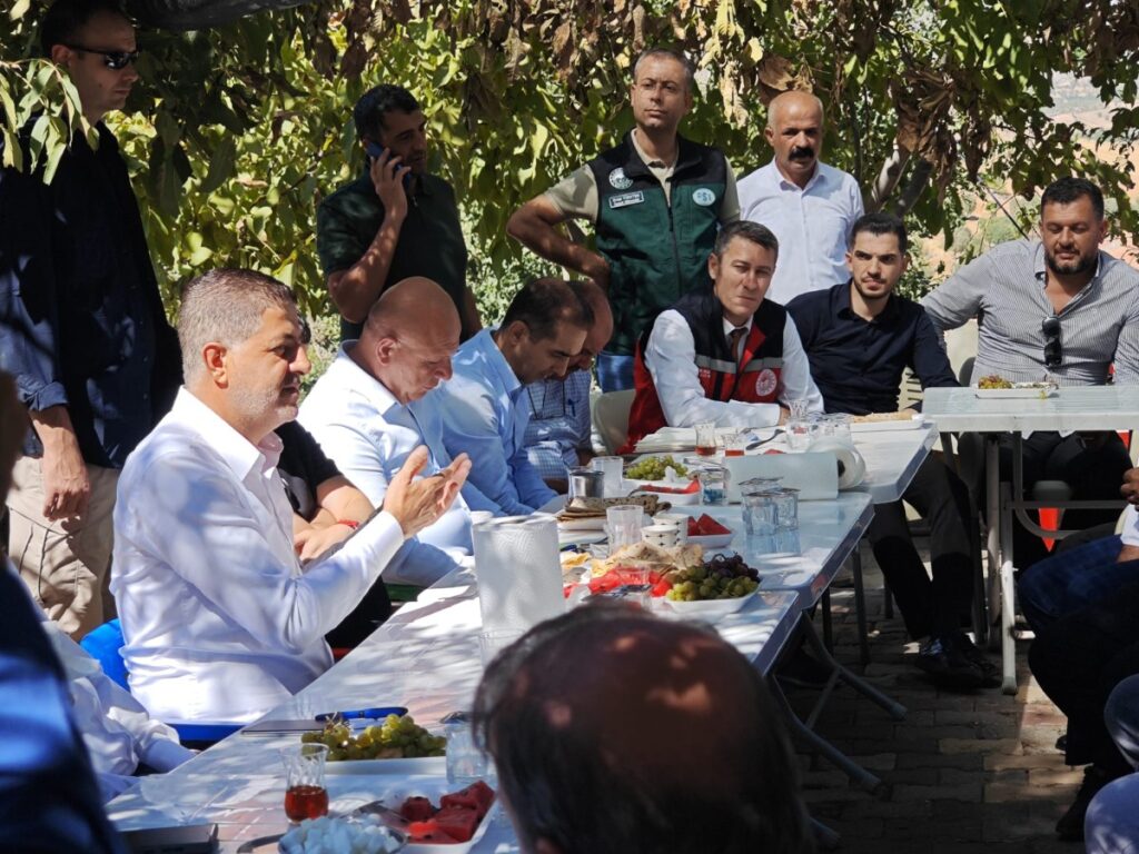 Milletvekili İshak Şan, Kahta’nın köylerinde halkla bir araya geldi