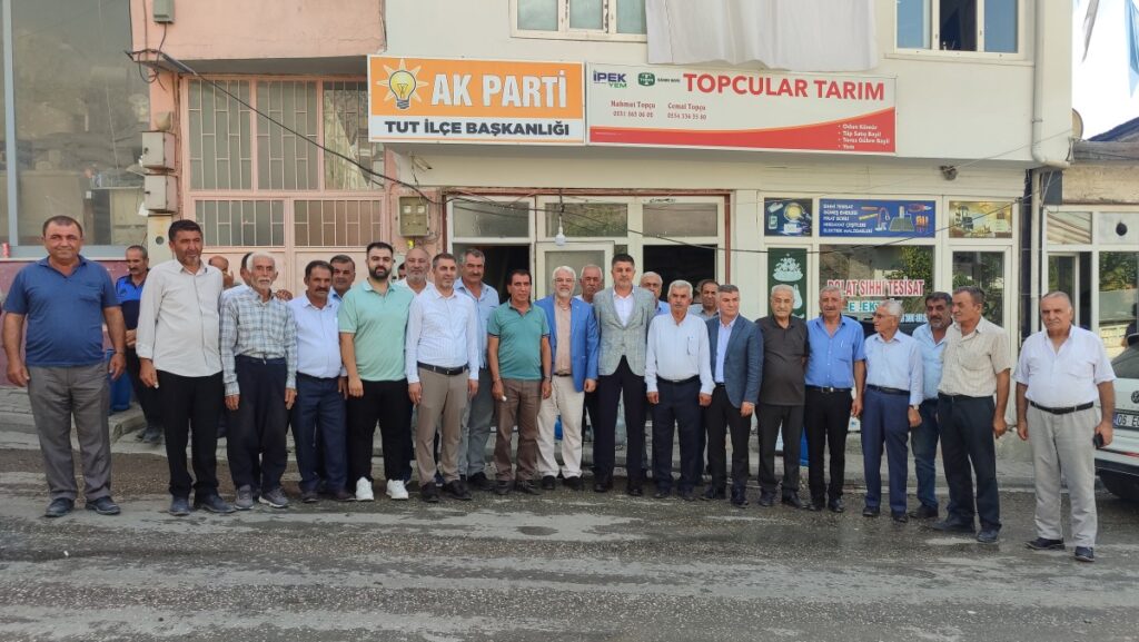 Milletvekili İshak Şan, Tut ilçesinde AK Parti İlçe Teşkilatı ve muhtarla bir araya geldi