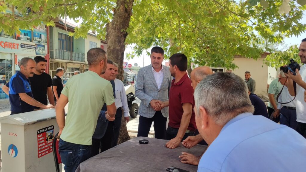 Milletvekili İshak Şan, Tut ilçesinde esnaf ve vatandaşla buluştu