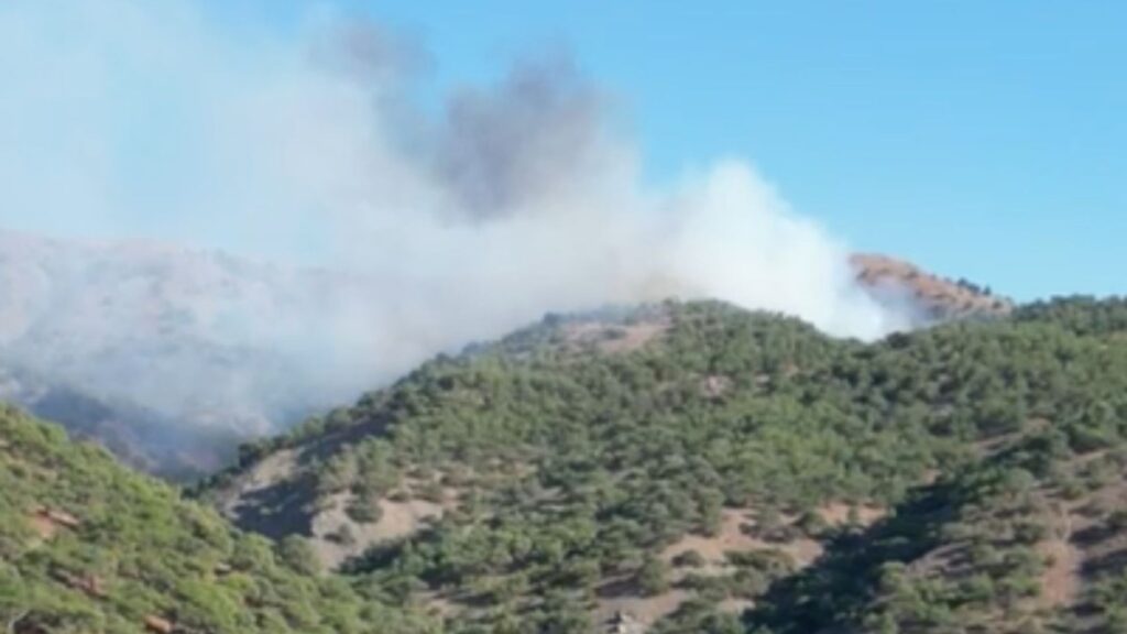 Uzunköy Çirkin Deresi mevkiinde çıkan yangın devam ediyor