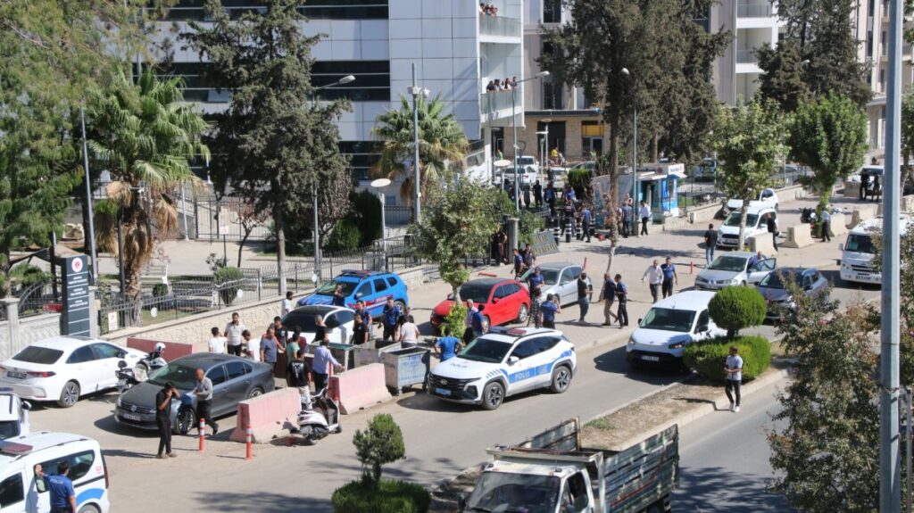 Adıyaman Adliyesi önünde sopalı ve bıçaklı kavga: 30 yaralı