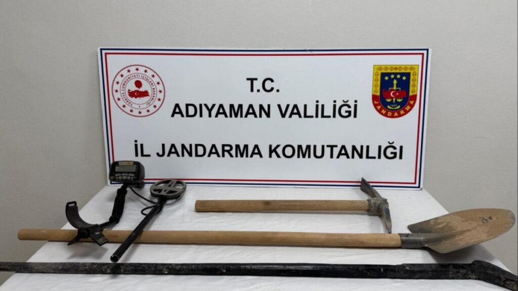 Adıyaman’da define arayan şahıslar jandarmaya yakalandı