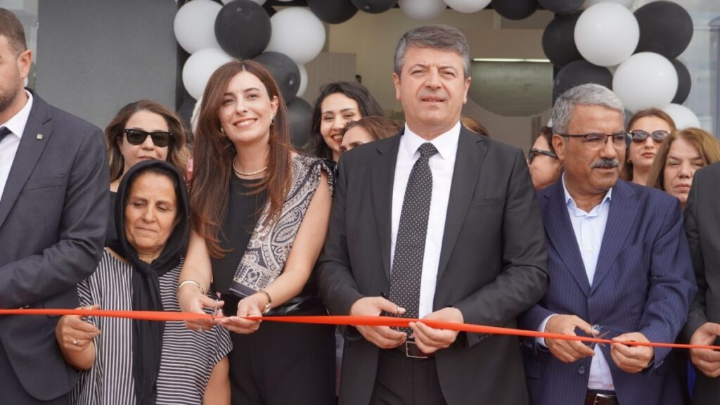 Adıyaman’da kadın girişimcilerin sayısı artıyor: Calvin Klein Halı Mağazası yoğun katılımla açıldı