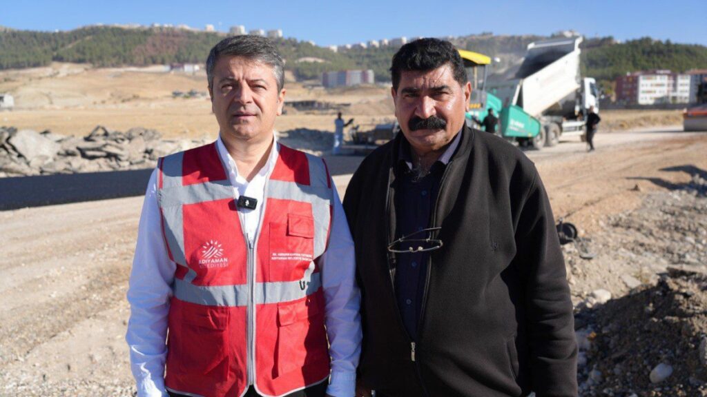 Başkan Tutdere Esentepe’deki asfalt çalışmalarını yerinde inceledi