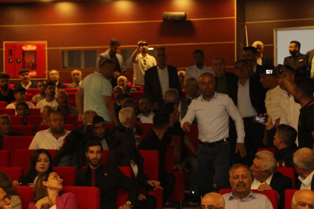 CHP Adıyaman İl Kongresi’nde gerginlik: Tutdere salondan ayrıldı, kongrede tansiyon yükseldi
