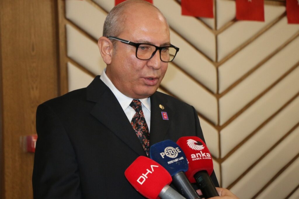 Ferit Binzet: ‘Cumhuriyet’in coşkusuyla yaralarımızı sarmaya çalışıyoruz’