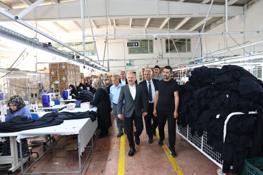 Vali Osman Varol, Organize Sanayi Bölgesi’ndeki bazı fabrikaları gezdi