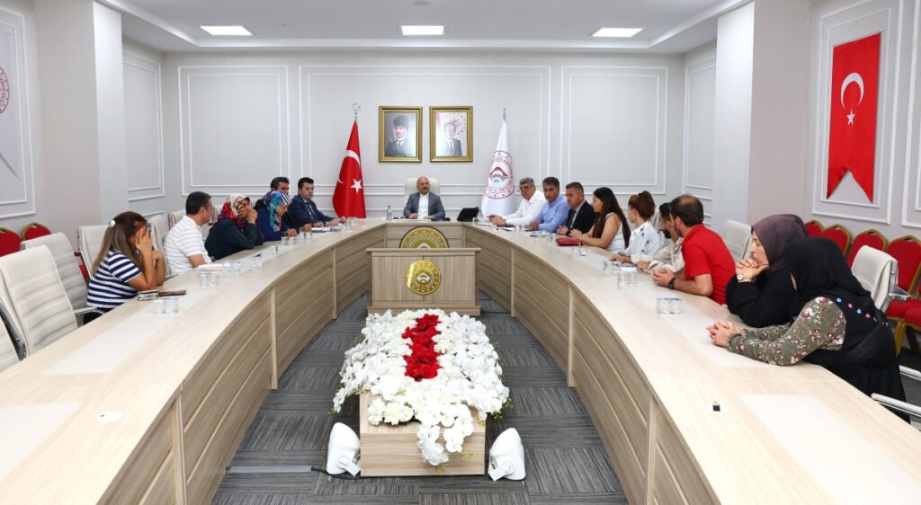 Vali Osman Varol, vatandaşların istihdam taleplerini dinledi