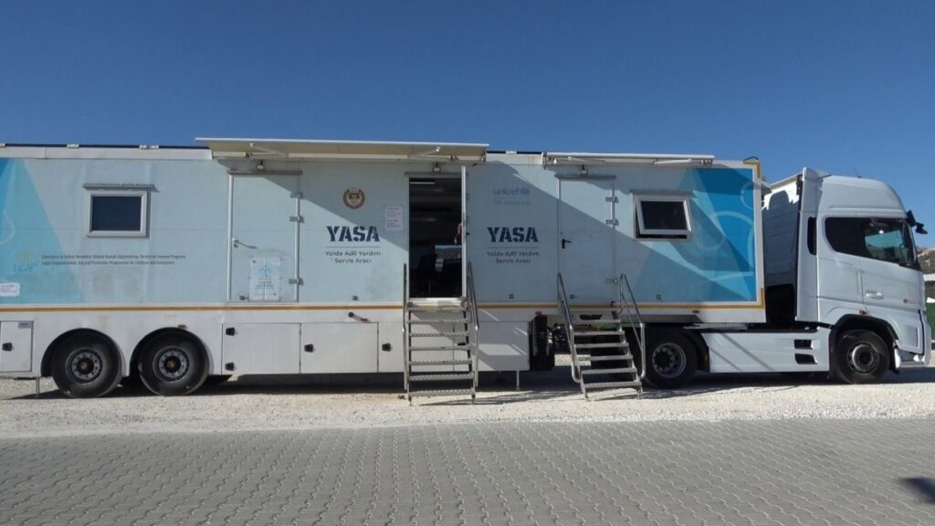 YASA Tırı 17 Ekim’e Kadar Adıyamanlı Depremzedelere Ücretsiz Hukuki Danışmanlık Verecek