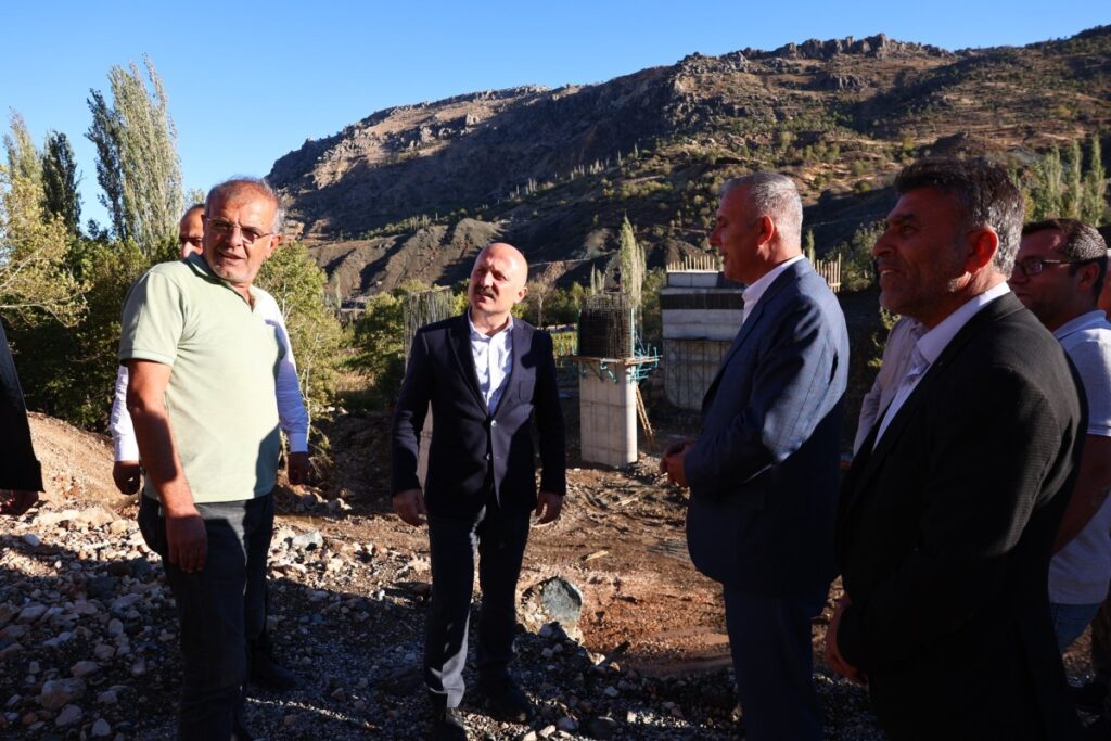 Yaylakonak Beldesi’nde ulaşımı rahatlatacak İncekoz Köprüsü inşa ediliyor
